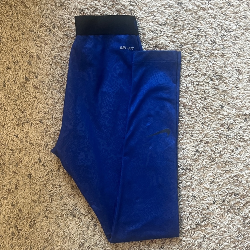 Woman’s Nike pro leggings fleece lined